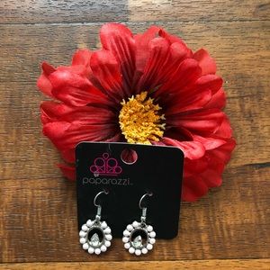 NWT Paparazzi Women’s Earrings